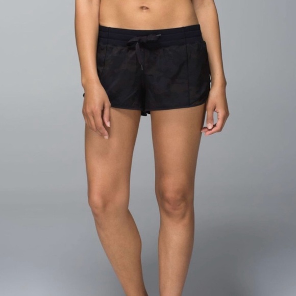 LULULEMON Hotty Hot Short
Savasana Camo Black Drawstring Pocket 4 Mesh Elastic - Picture 3 of 14